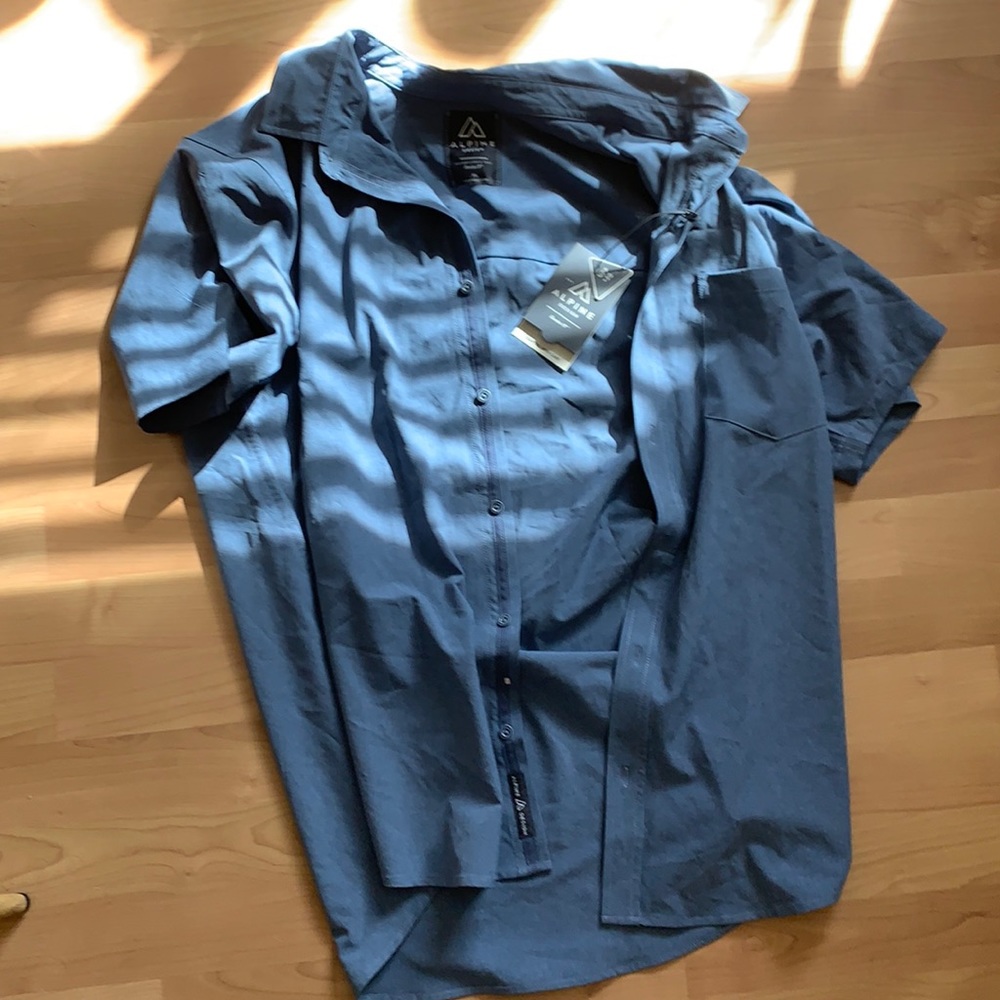 Men’s XL Alpine Designs blue water shirt
